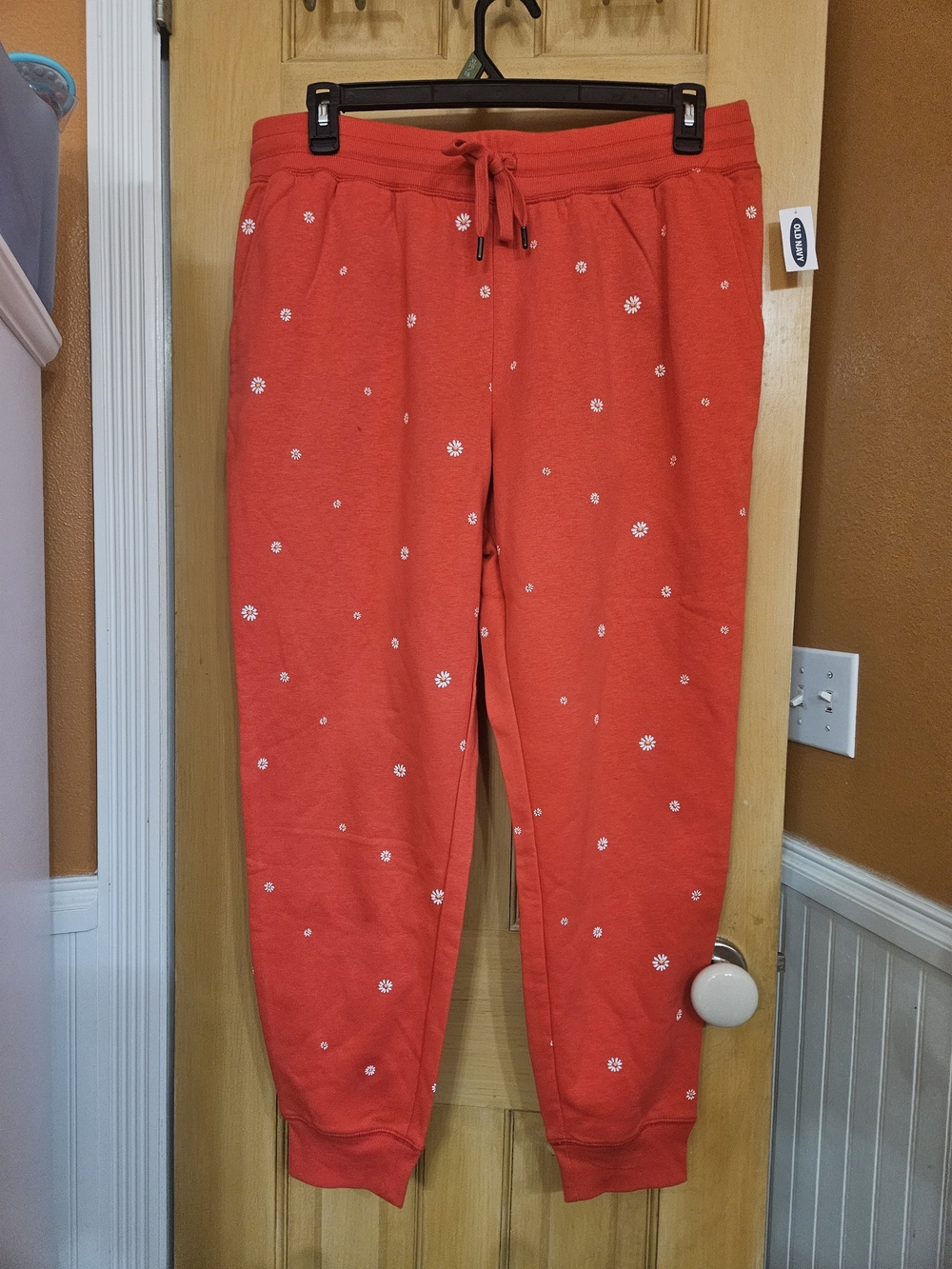 Old Navy Women's Red Floral Jogger Sweatpants